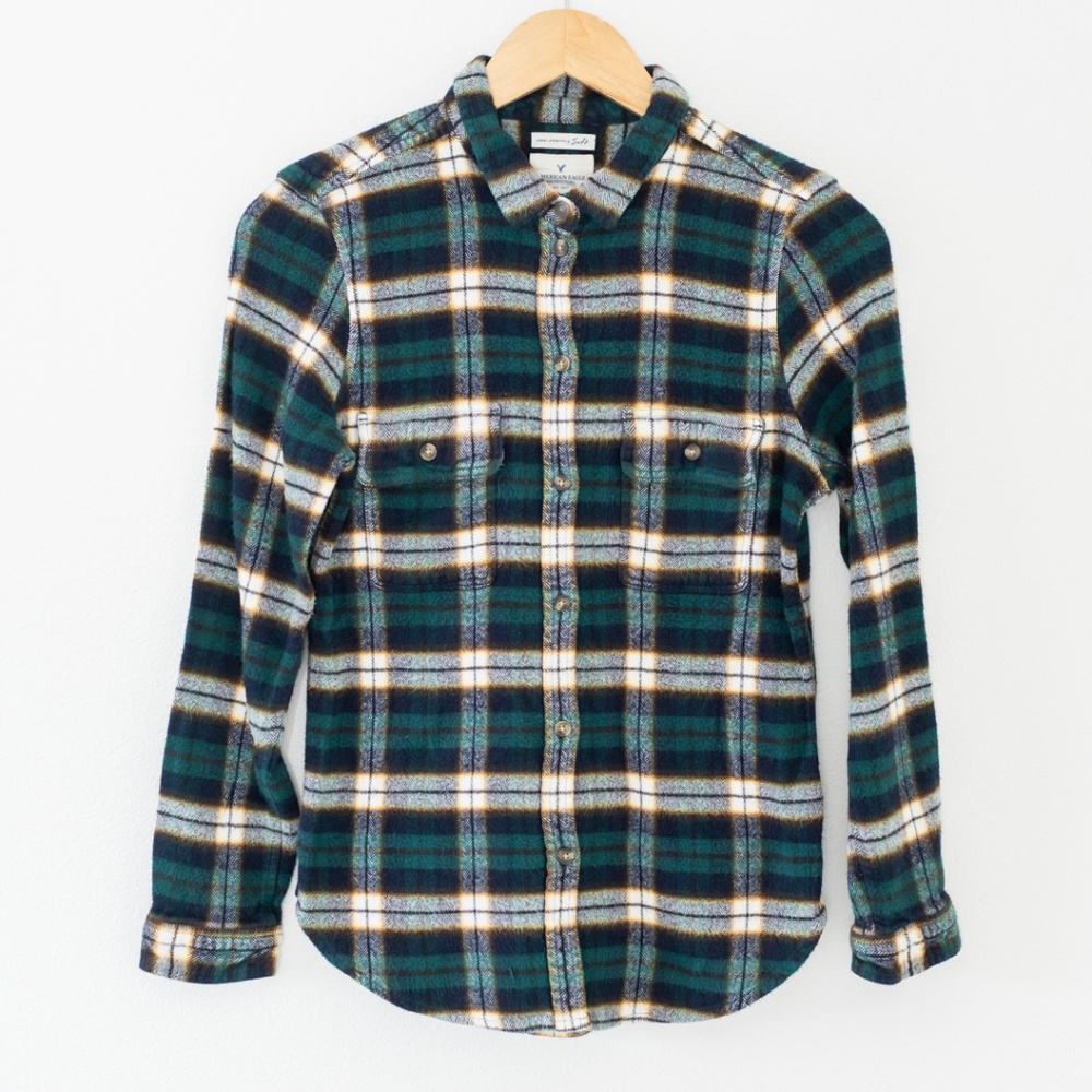 American Eagle Women's Plaid Slim Fit Button Down Size Large